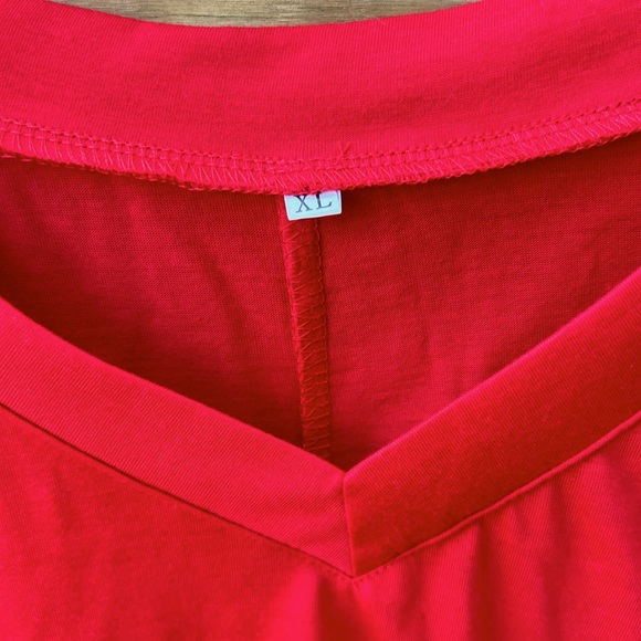 Donating- boutique blouse, Sz XL, red, v-neck with 3/4 bell sleeves. NWOT. - Picture 4 of 7